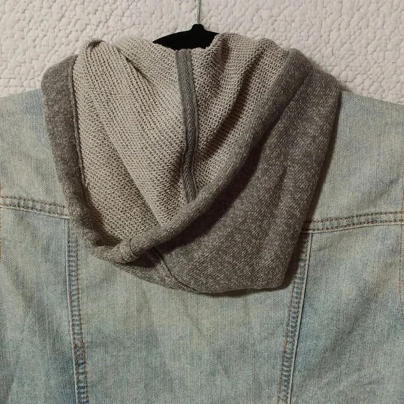 Mudd Size Small Hooded Jean Jacket with Knit Sleeves Button Up with Pockets - Picture 4 of 9